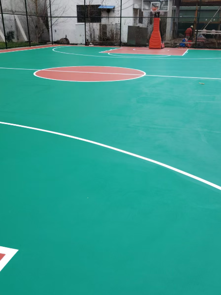 颍东 球场长期使用易出现地面开裂